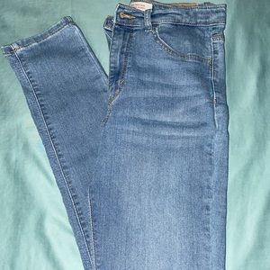 High rise Levi’s jeans